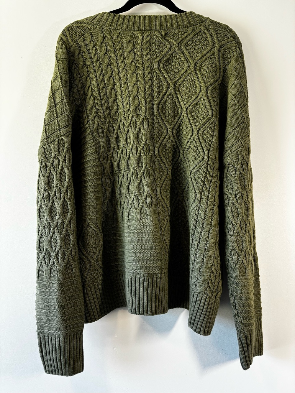 NWT Natural Reflections Olive Green Cable Knit V-Neck Sweater, Large - Picture 3 of 9